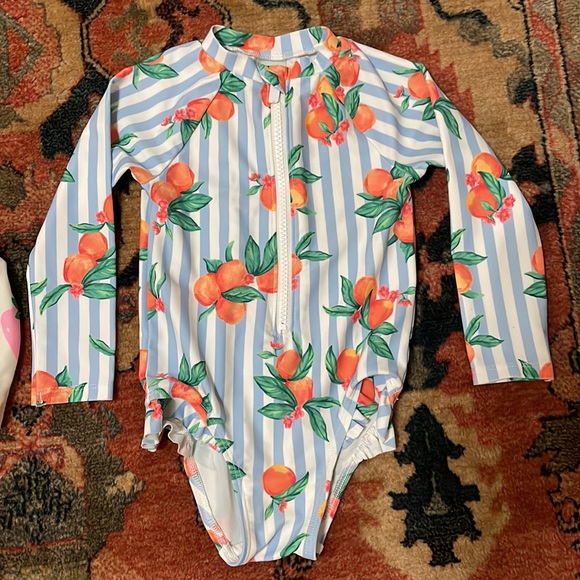 Old Navy Strawberry and Orange Girls Swimsuits Rashguards 18-24m - Picture 3 of 9